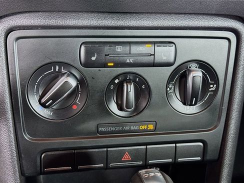 Used 2013 Volkswagen Beetle 2.5 image 26