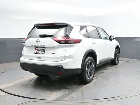 Used 2025 Nissan Rogue SV image 9