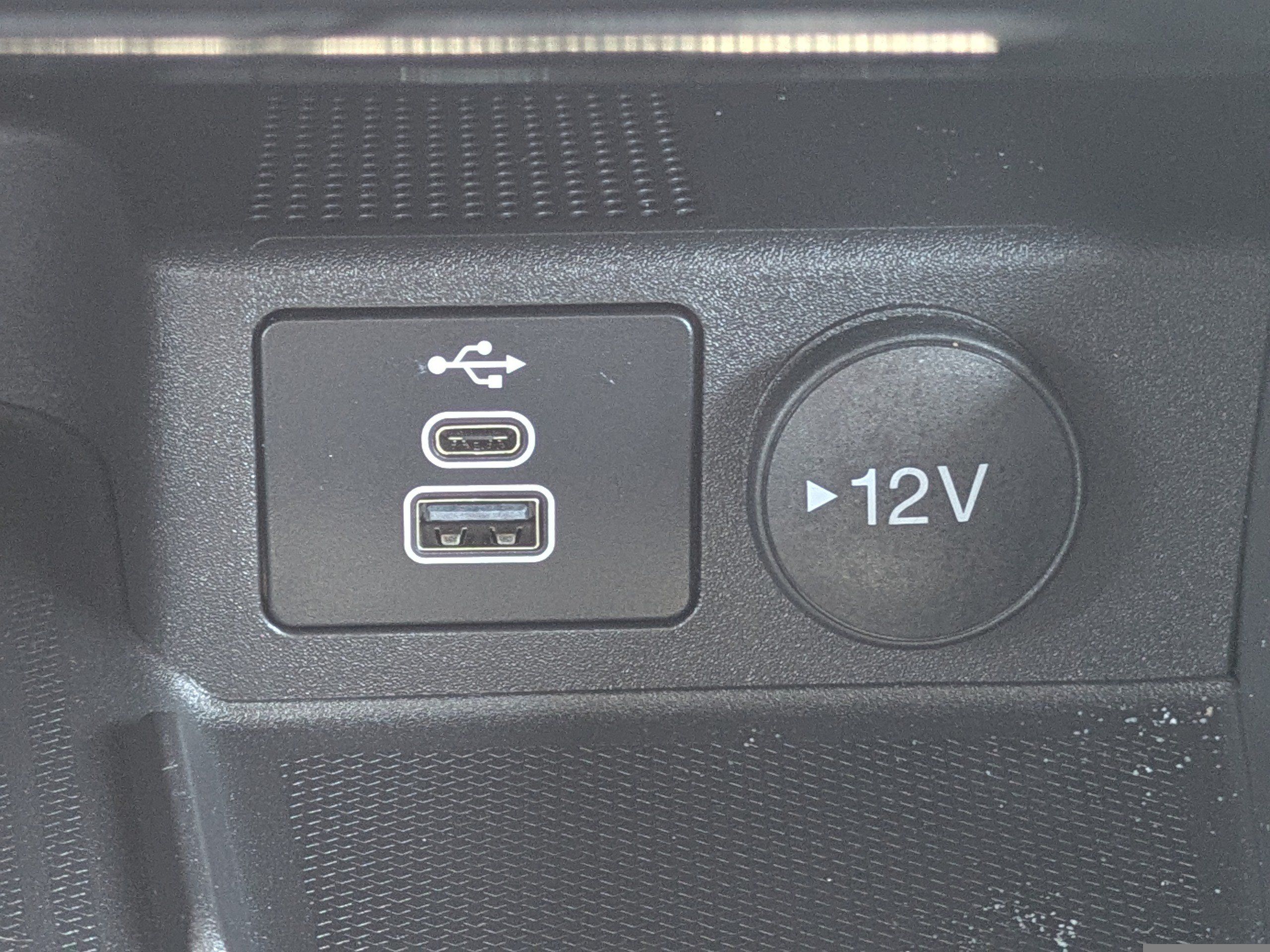 Used 2024 Ford Escape Platinum w/ Premium Technology Package AWD/4WD image 23