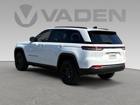 New 2026 Jeep Grand Cherokee Altitude image 23