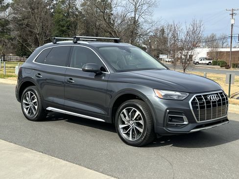 Used 2021 Audi Q5 Premium w/ Convenience Package image 2