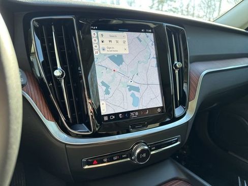 Certified 2025 Volvo V60 B5 Cross Country Plus image 23