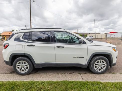 Used 2018 Jeep Compass Sport w/ Mopar Graphics Package FWD image 4
