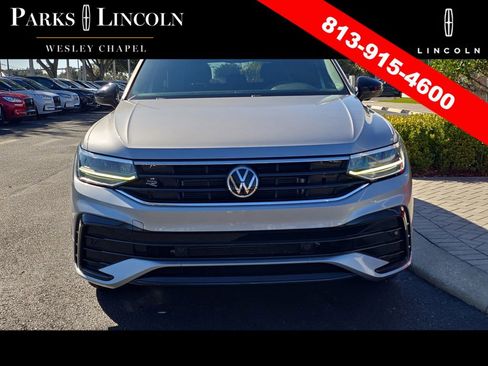 Used 2022 Volkswagen Tiguan SE R-Line image 2