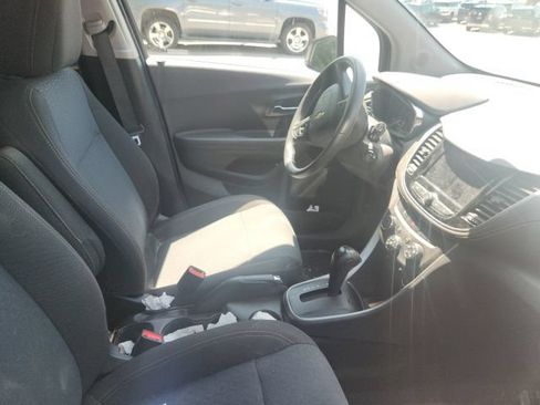 Used 2020 Chevrolet Trax LS w/ Tint and Cruise Package FWD image 9