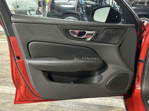 Used 2023 Volvo S60 B5 Plus image 11