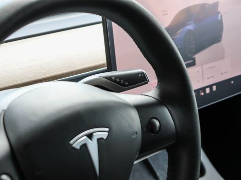 Used 2023 Tesla Model Y Long Range AWD/4WD image 23