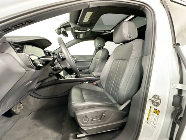Used 2022 Audi e-tron Premium w/ Convenience Plus Package AWD/4WD image 4