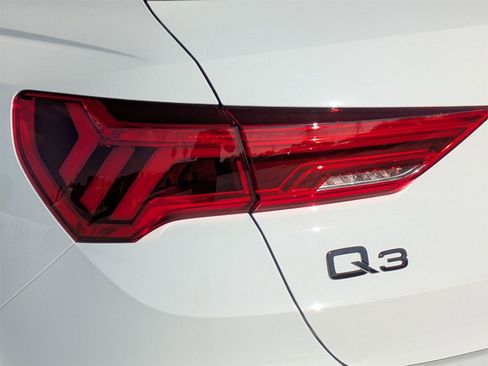 New 2025 Audi Q3 2.0T Premium Plus image 13
