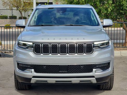 Used 2022 Jeep Wagoneer Series II w/ Premium Group I AWD/4WD image 3