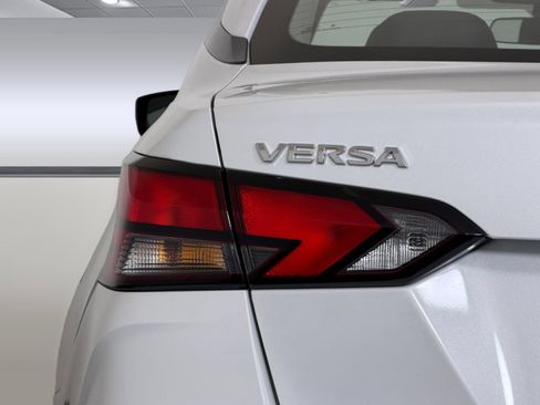 Used 2025 Nissan Versa SV FWD image 33