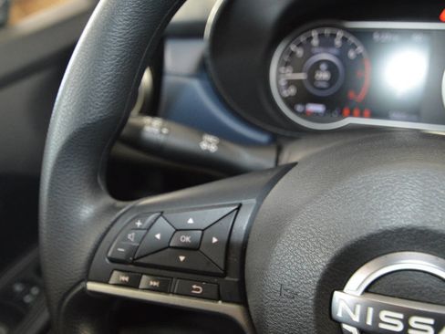 Used 2025 Nissan Versa SV w/ Trunk Package image 35