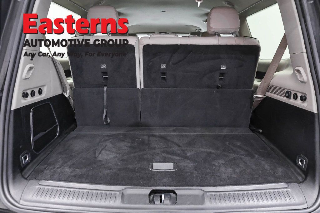 Used 2024 Jeep Wagoneer Series II w/ Flexible Seating Group RWD image 11
