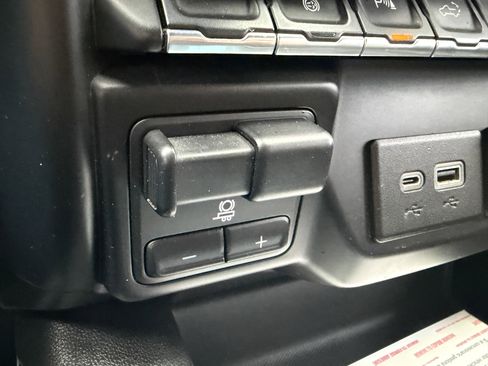 Used 2020 Chevrolet Silverado 2500 LTZ w/ LTZ Plus Package image 18