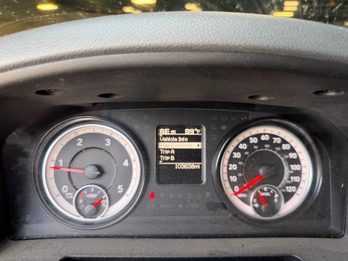 Used 2017 RAM 3500 Tradesman w/ Chrome Appearance Group AWD/4WD image 4