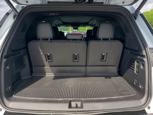 New 2026 Chevrolet Traverse RS w/ LPO, Floor Liner Package FWD image 10