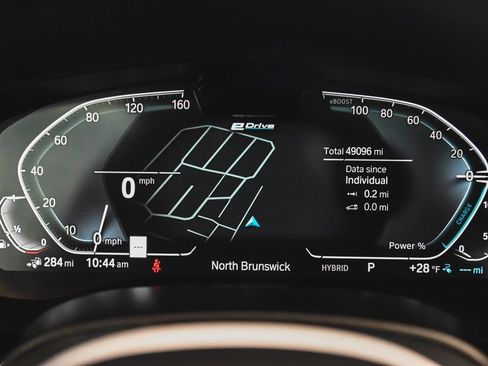 Used 2023 BMW 530e xDrive w/ Premium Package image 17