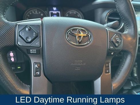 Used 2018 Toyota Tacoma TRD Sport image 19