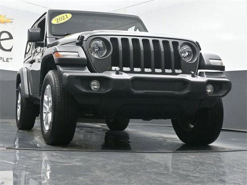 Used 2021 Jeep Wrangler Sport image 3