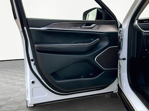 Used 2022 Jeep Grand Cherokee L Limited image 23