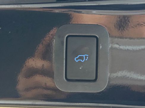 Used 2017 Toyota Highlander XLE image 16