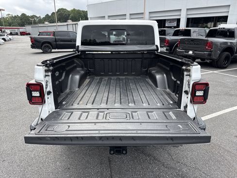 Used 2021 Jeep Gladiator Overland image 21