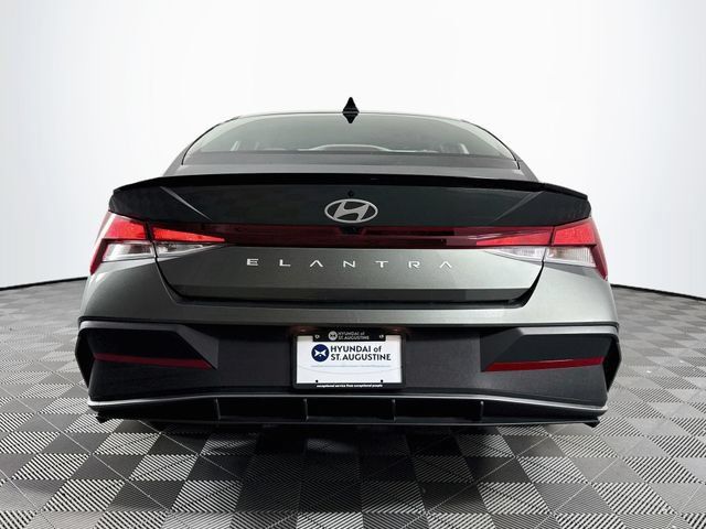 Certified 2025 Hyundai Elantra Sport FWD image 6