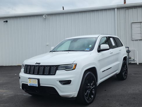 Used 2022 Jeep Grand Cherokee Laredo X AWD/4WD image 1
