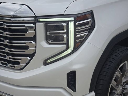 Used 2023 GMC Sierra 1500 Denali w/ Denali Reserve Package AWD/4WD image 11
