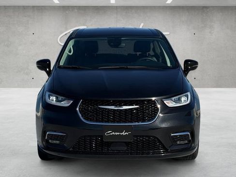 Used 2024 Chrysler Pacifica Select image 18