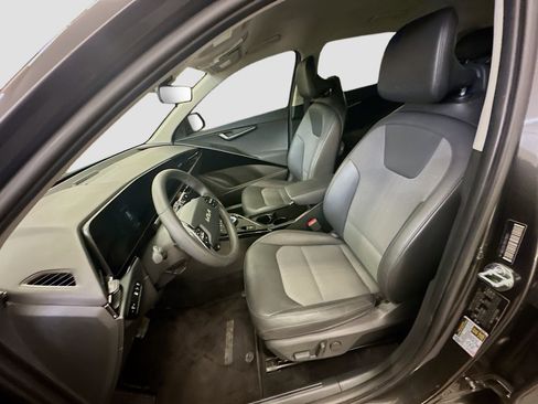 Used 2024 Kia Niro EX w/ EX Cold Weather Package image 13