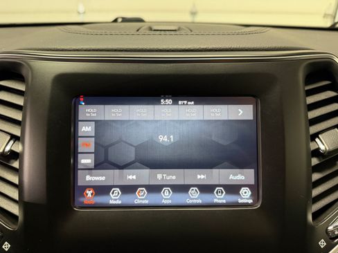 Used 2019 Jeep Cherokee Latitude Plus w/ Cold Weather Group AWD/4WD image 21