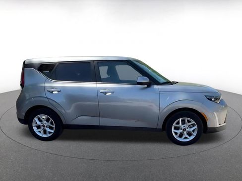 Used 2025 Kia Soul LX w/ LX Technology Package FWD image 16