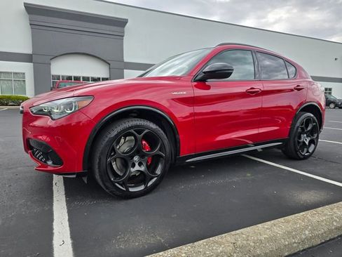 Used 2024 Alfa Romeo Stelvio Veloce AWD/4WD image 11
