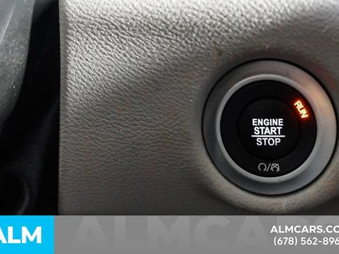 Used 2023 Chrysler Pacifica Touring-L FWD image 29