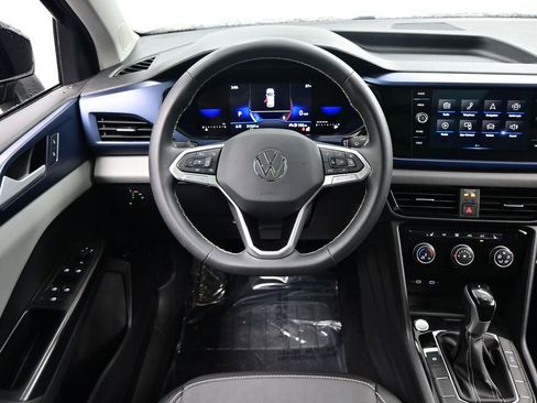 Used 2023 Volkswagen Taos SE w/ Panoramic Sunroof Package image 31