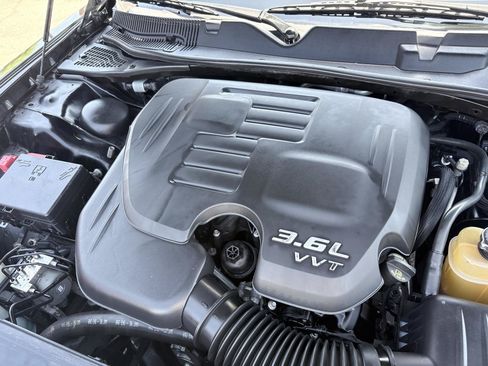 Used 2016 Dodge Challenger SXT RWD image 18