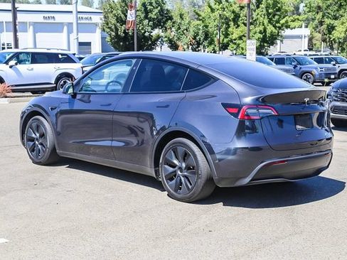 Used 2024 Tesla Model Y Long Range AWD/4WD image 2