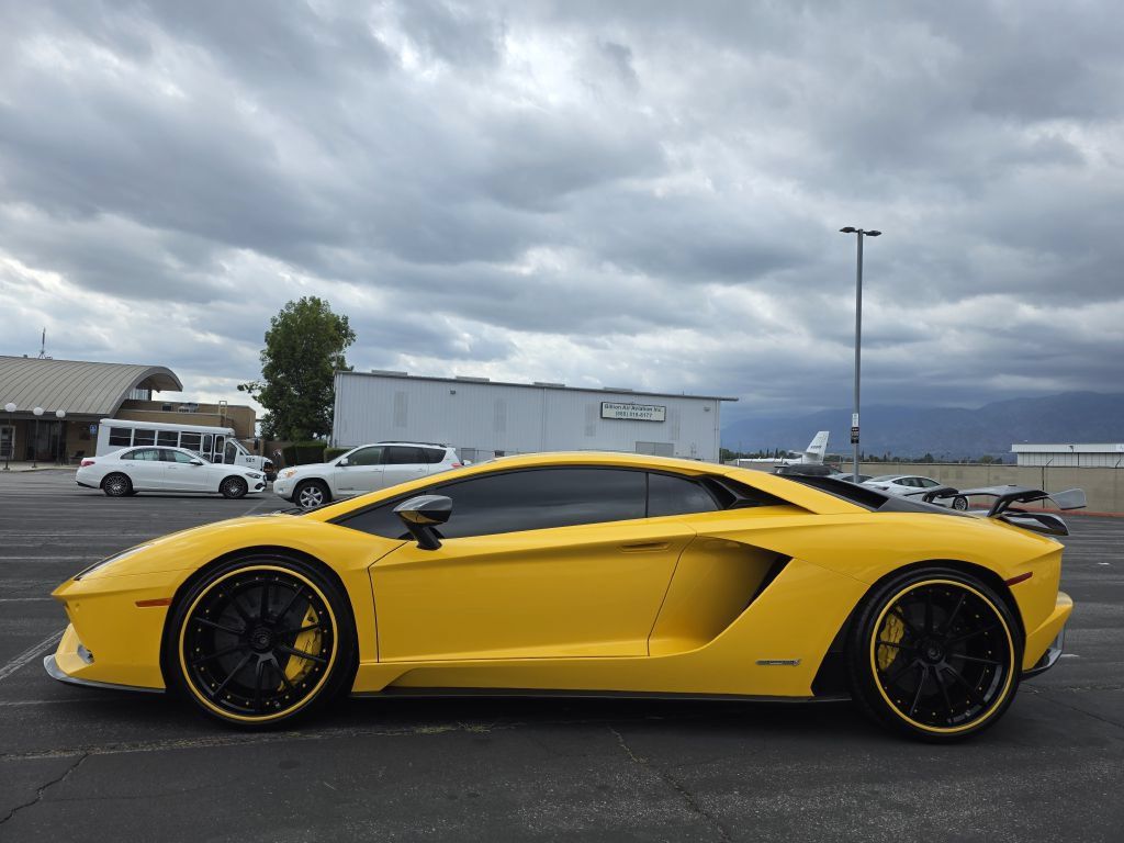 Used 2018 Lamborghini Aventador S AWD/4WD image 6
