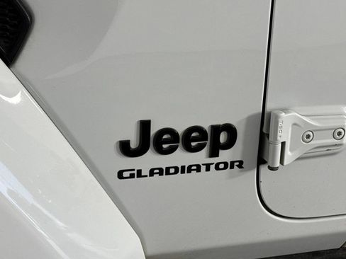 Certified 2021 Jeep Gladiator Overland AWD/4WD image 43