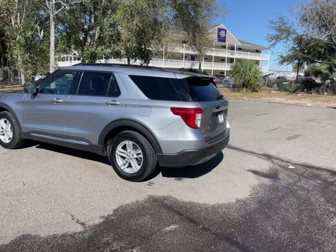Used 2024 Ford Explorer XLT w/ Equipment Group 202A image 9