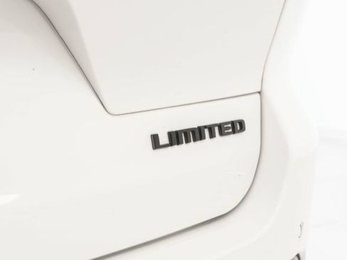 Used 2024 Jeep Grand Cherokee L Limited w/ Luxury Tech Group II RWD image 13