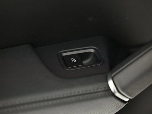 Used 2023 Porsche Cayenne image 25