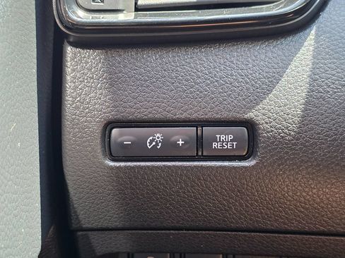 Used 2020 Nissan Rogue Sport SV FWD image 48