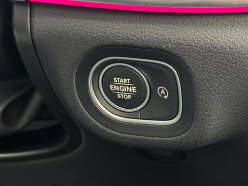 Used 2025 Mercedes-Benz GLS 450 4MATIC image 31