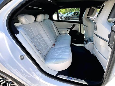 Used 2025 BMW 750e xDrive w/ Executive Package AWD/4WD image 19