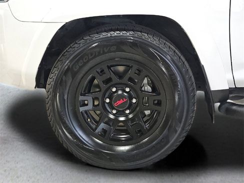 Certified 2022 Toyota 4Runner SR5 Premium image 9