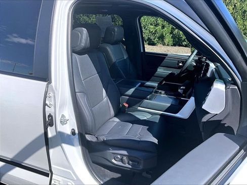 Used 2024 Toyota Sequoia Platinum AWD/4WD image 11