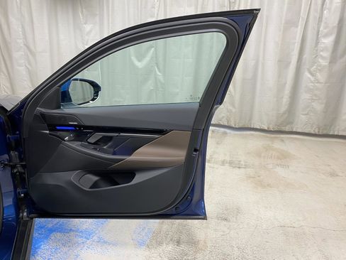 Used 2025 BMW 530i xDrive 530i xDrive w/ Premium Package image 25