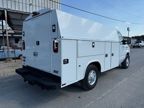Used 2019 Ford E-350 and Econoline 350 Super Duty w/ Power Windows & Locks Group image 7